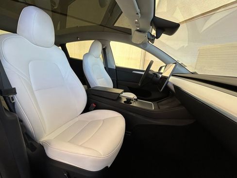 Used 2025 Tesla Model Y Long Range image 14