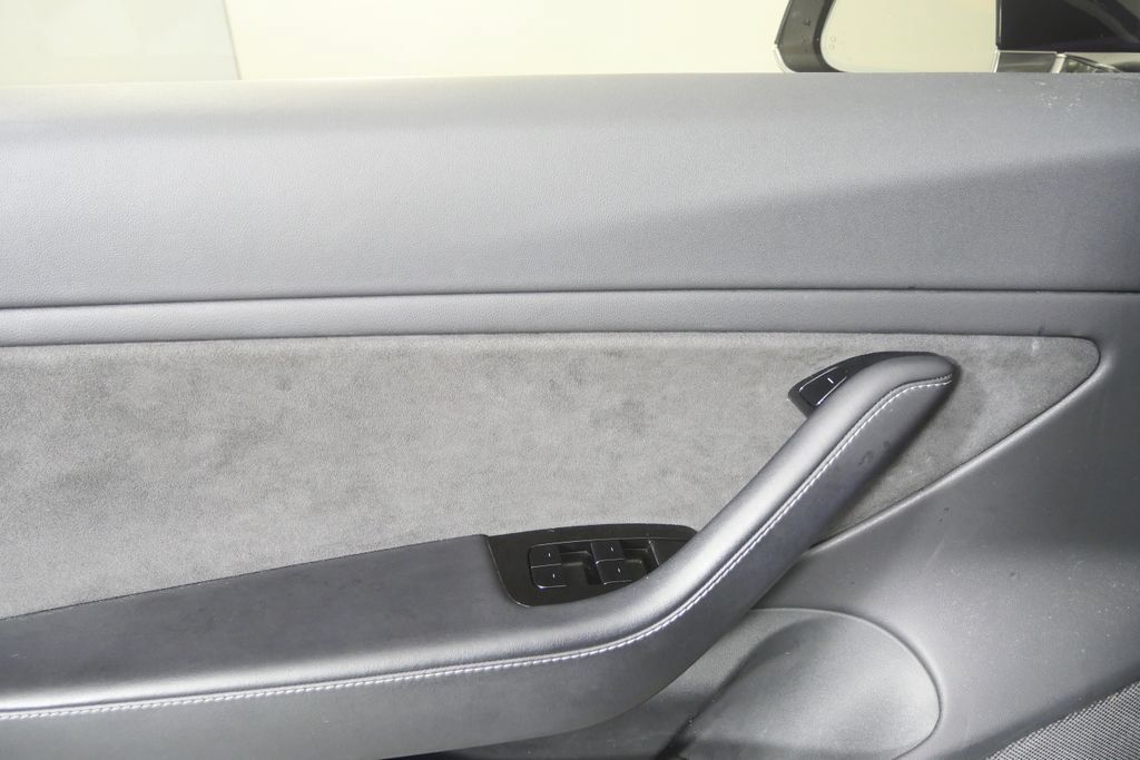 Used 2018 Tesla Model 3 Long Range RWD image 9