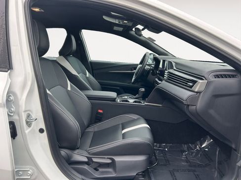 Used 2025 Toyota Camry SE image 10