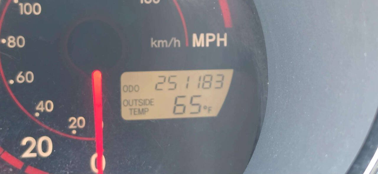Used 2004 Toyota Matrix XR FWD image 9