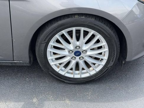 Used 2014 Ford Focus Titanium FWD image 9
