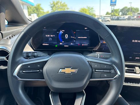 Used 2025 Chevrolet Equinox EV LT FWD image 21