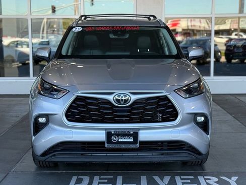 Used 2022 Toyota Highlander XLE image 4