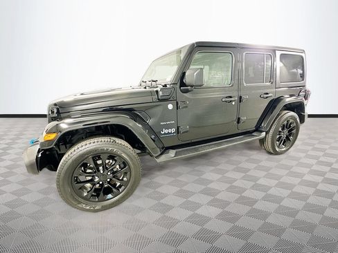 Used 2023 Jeep Wrangler Unlimited Sahara w/ Dual Top Group AWD/4WD image 4