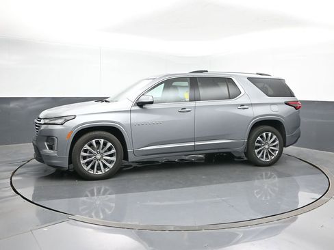 Used 2023 Chevrolet Traverse Premier image 2