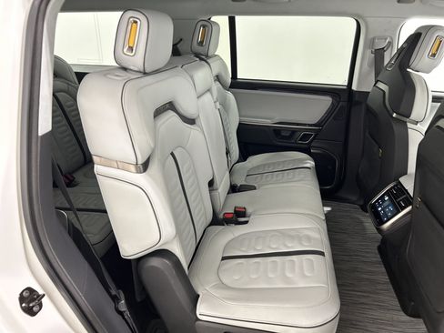 Used 2023 Rivian R1S Adventure AWD/4WD image 23