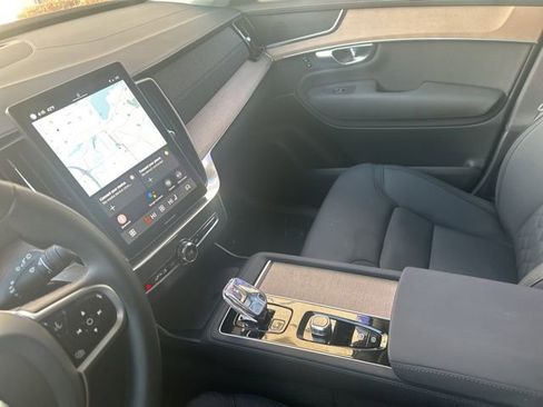 Used 2025 Volvo XC90 B6 Plus image 19