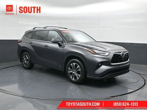 Used 2023 Toyota Highlander XLE AWD/4WD image 4