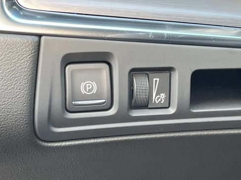 New 2026 Cadillac XT5 Luxury image 26