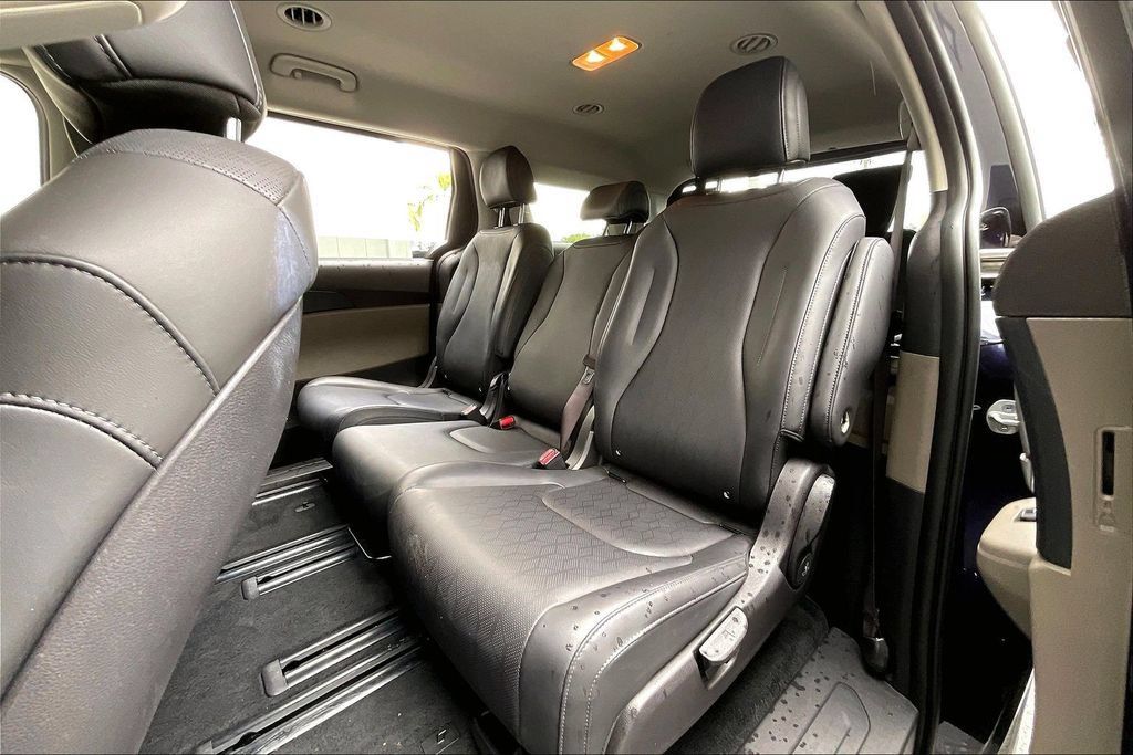 Used 2026 Kia Carnival FWD image 14