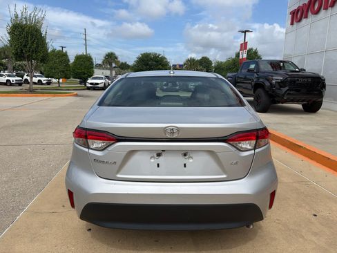 Used 2024 Toyota Corolla LE FWD image 11