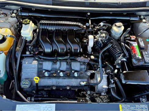 Used 2005 Ford Five Hundred SEL image 16