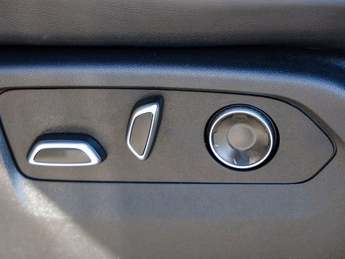 Used 2025 Cadillac Escalade ESV Premium Luxury w/ LPO, Floor Liner Package AWD/4WD image 23