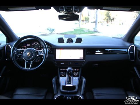 Used 2020 Porsche Cayenne E-Hybrid w/ Premium Plus Package AWD/4WD image 22