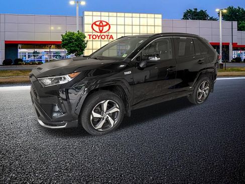 Used 2021 Toyota RAV4 SE w/ Weather & Moonroof Package AWD/4WD image 2