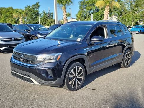 Certified 2023 Volkswagen Taos SE FWD image 2