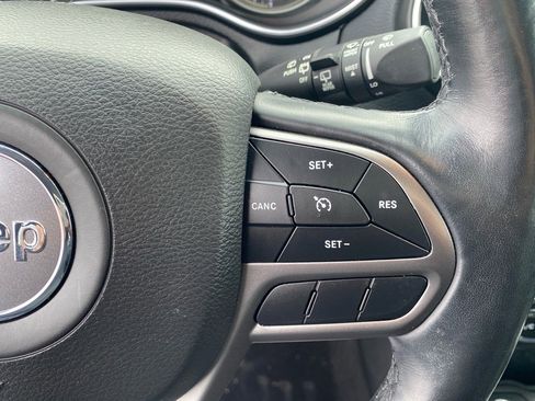 Used 2020 Jeep Cherokee Limited image 17