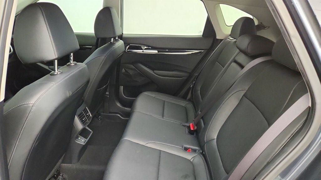 Used 2024 Kia Seltos EX FWD image 19