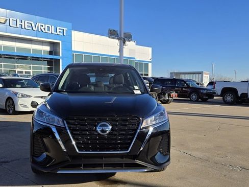 Used 2021 Nissan Kicks S image 9