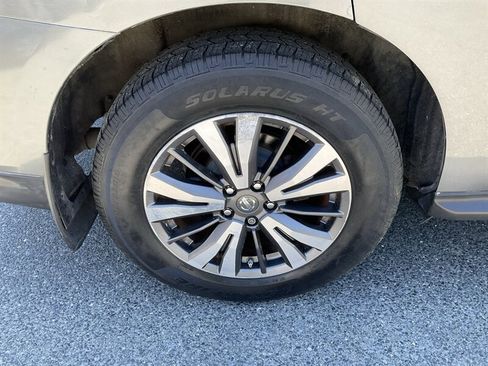 Used 2017 Nissan Pathfinder S AWD/4WD image 11