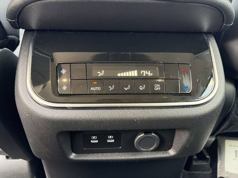 Certified 2025 Nissan Armada SV AWD/4WD image 28