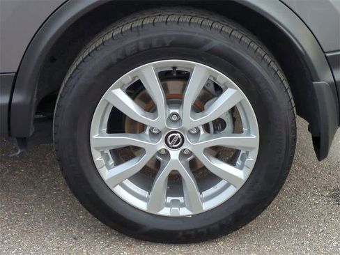 Used 2022 Nissan Rogue Sport SV w/ Technology Package image 13