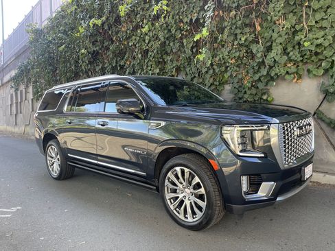 Used 2022 GMC Yukon XL Denali image 2