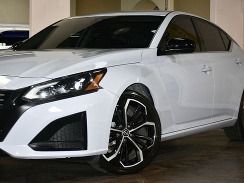 Used 2023 Nissan Altima 2.5 SR FWD image 54