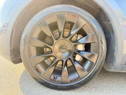 Used 2023 Tesla Model Y Long Range AWD/4WD image 32