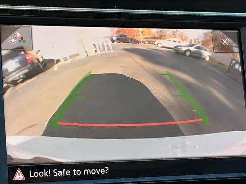 Used 2018 Volkswagen Tiguan S image 24