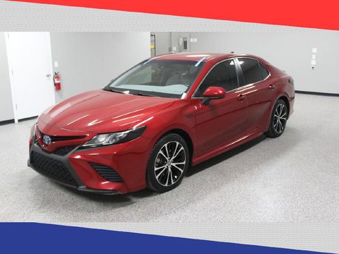 Used 2020 Toyota Camry SE image 7