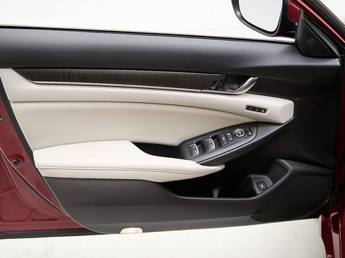 Used 2021 Honda Accord Touring image 12