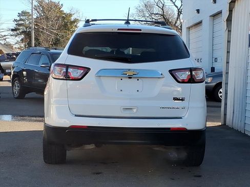 Used 2016 Chevrolet Traverse LT w/ Style and Technology Package image 4