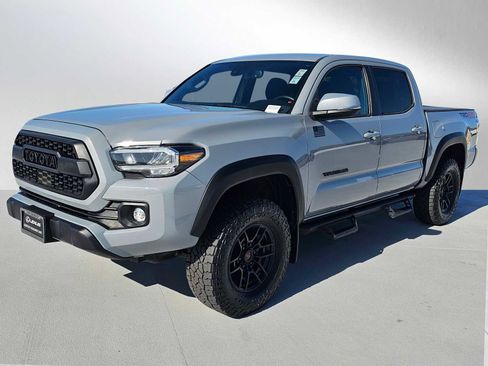Used 2020 Toyota Tacoma TRD Off-Road w/ Technology Package AWD/4WD image 7