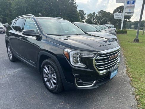 Certified 2024 GMC Terrain SLT image 3
