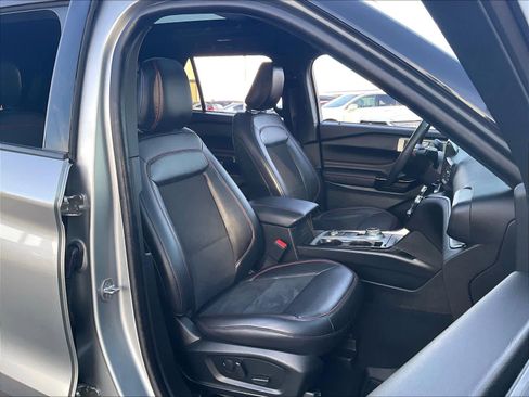 Used 2023 Ford Explorer ST-Line w/ Class IV Trailer Tow Package image 9