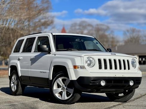 Used 2017 Jeep Patriot Latitude image 3
