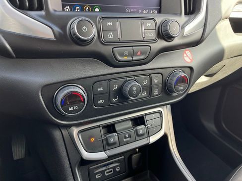 Used 2023 GMC Terrain SLT image 24