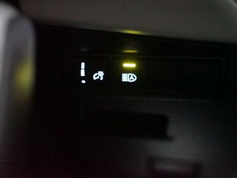 Used 2025 Toyota Corolla Cross L FWD image 21