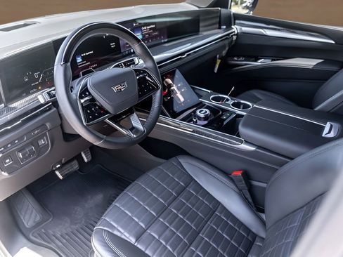 Certified 2025 Cadillac Escalade V AWD/4WD image 10