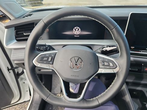 New 2025 Volkswagen Tiguan SE image 13