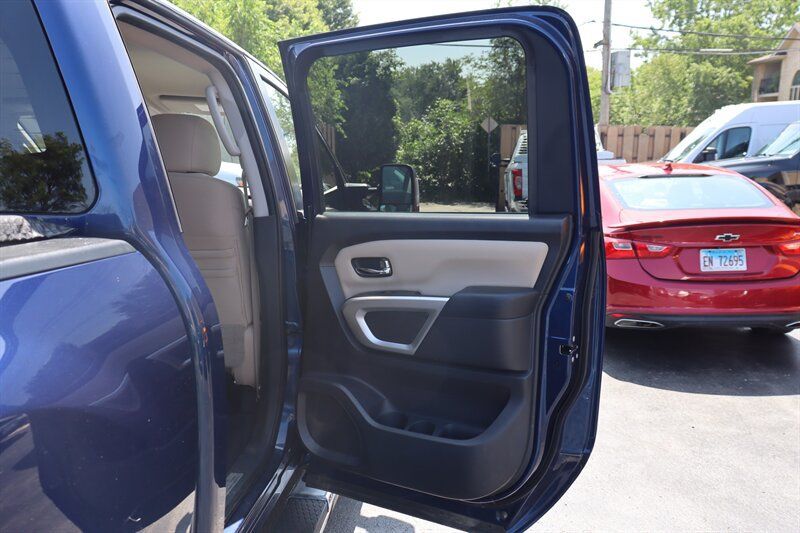 Used 2017 Nissan Titan SV AWD/4WD image 32