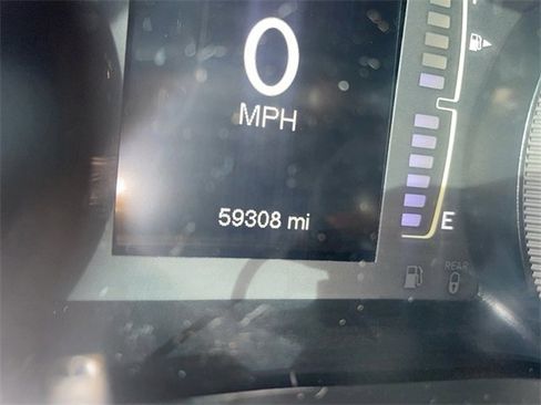 Used 2015 Jeep Cherokee Sport image 8