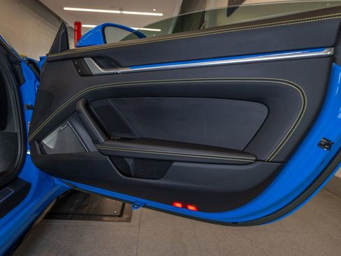 Used 2022 Porsche 911 Turbo S image 17