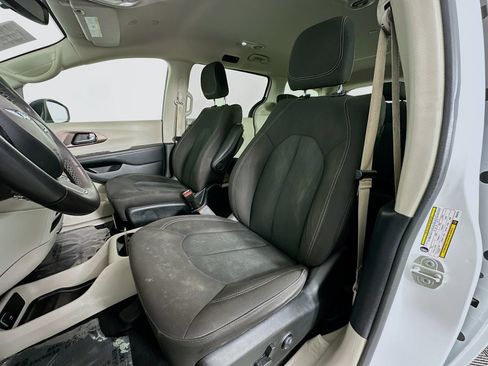 Used 2023 Chrysler Voyager LX FWD image 20