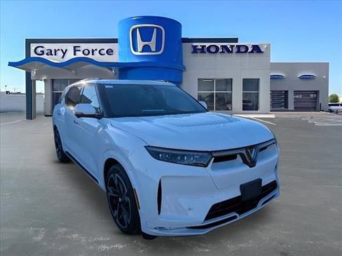 New 2024 VinFast VF 9 Plus image 1