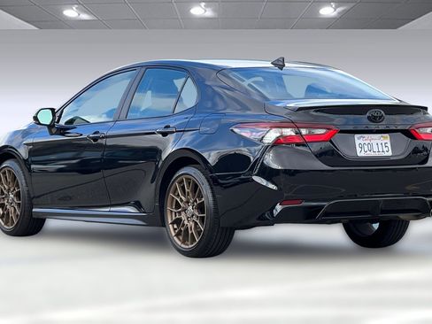 Used 2023 Toyota Camry SE image 3