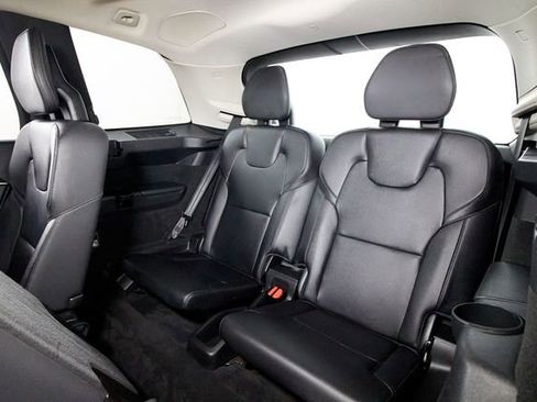 Used 2016 Volvo XC90 T6 Momentum w/ Momentum Plus Package image 21