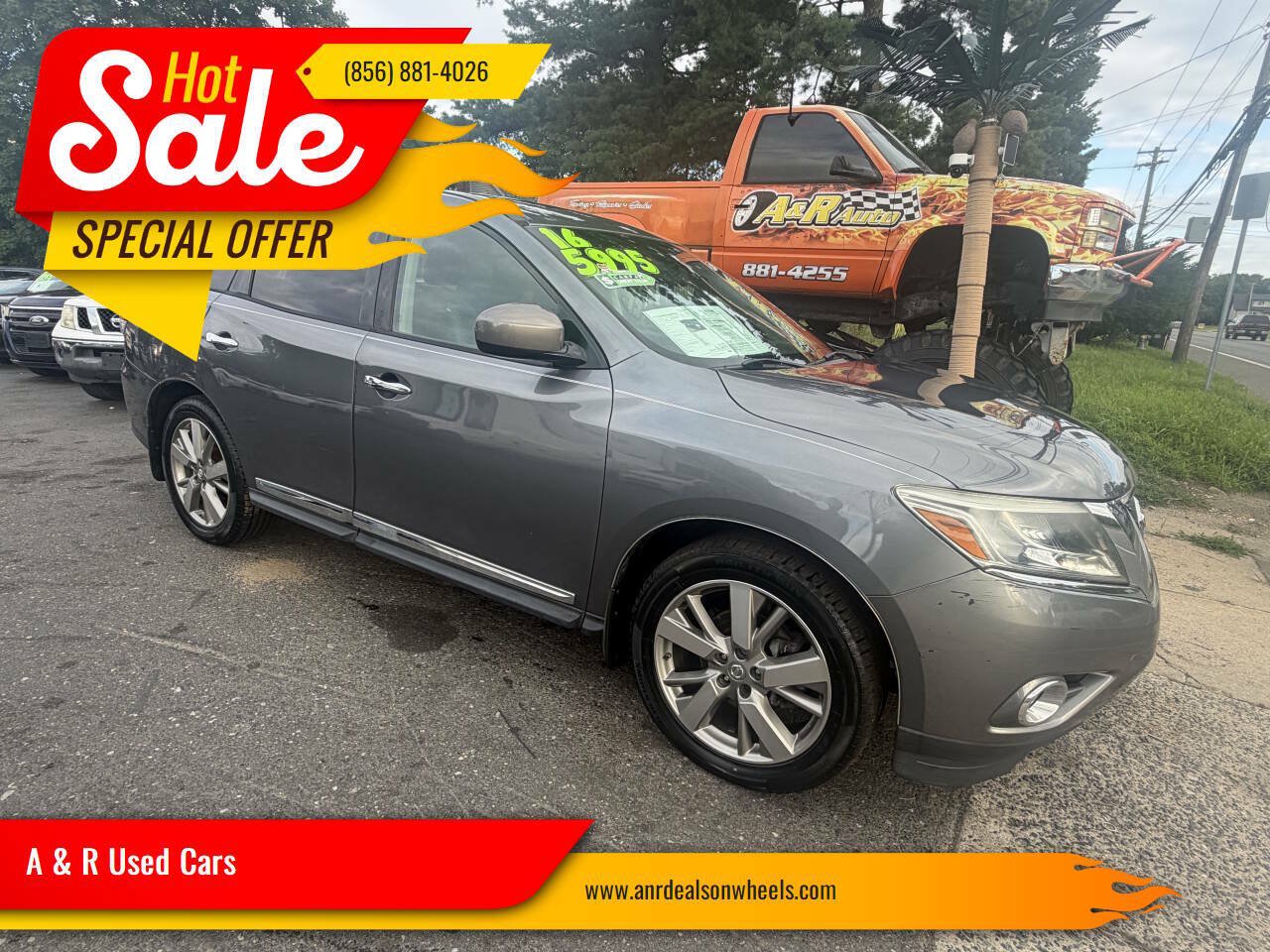 Used 2016 Nissan Pathfinder Platinum w/ Family Entertainment Package AWD/4WD image 1