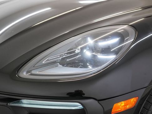 Certified 2023 Porsche Macan AWD/4WD image 15